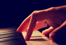 破茧成蝶，羽翼丰满：从默默无闻到冠军荣耀的羽毛球飞跃之路