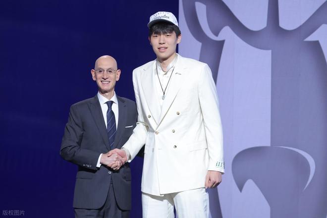 都是演戏，艾顿被买断，苏群一针见血，独行侠媒体说了大实话！