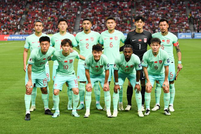 包含东亚杯-朱辰杰冒顶送礼国足首战0-3韩国的词条